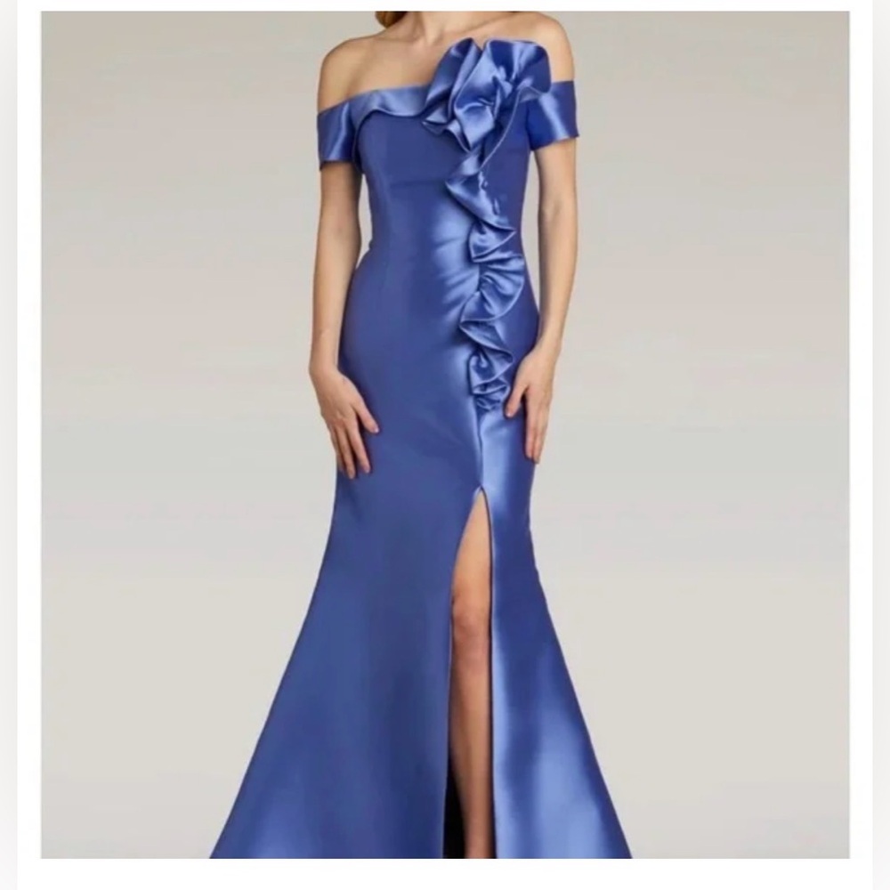 Gia Franco 12313 Evening gown. Stunning/Elegant periwinkle color fits 6-8